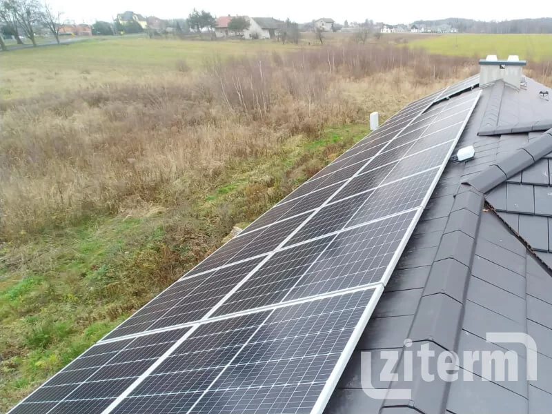 Inwerter hybrydowy – jak działa i dlaczego to kluczowy element nowoczesnej instalacji fotowoltaicznej?