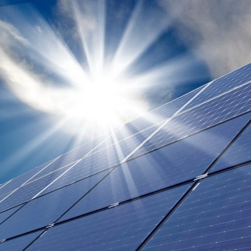 Kolektory słoneczne – jak działają i kiedy inwestycja jest najbardziej opłacalna?